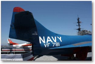 walkaround_grumman_f9f-5_panther_02.jpg