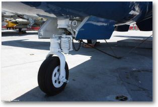walkaround_grumman_f9f-5_panther_10.jpg
