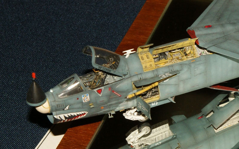 détails F-8E FN